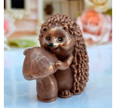Шоколадная фигурка «Ёжик с грибами» (8 см, 140 гр.)
