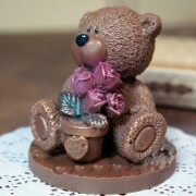 Шоколадная фигурка «Мишутка с букетом №4»  (6 см, 90 гр.)