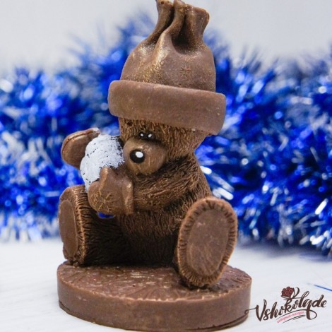 Шоколадная фигурка «Медведь со снежком» (9 см, 110 гр.)
