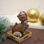 Шоколадная фигура «Кошка новогодняя» (10 см, 110 гр.)
